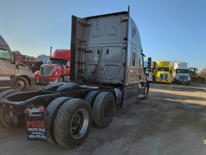 2019 Freightliner Cascadia 126 3AKJHHDR8KSKD2117