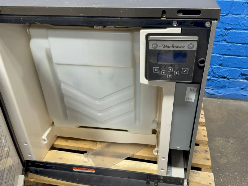 MANITOWOC ICE MAKER  -  IY0324A-161