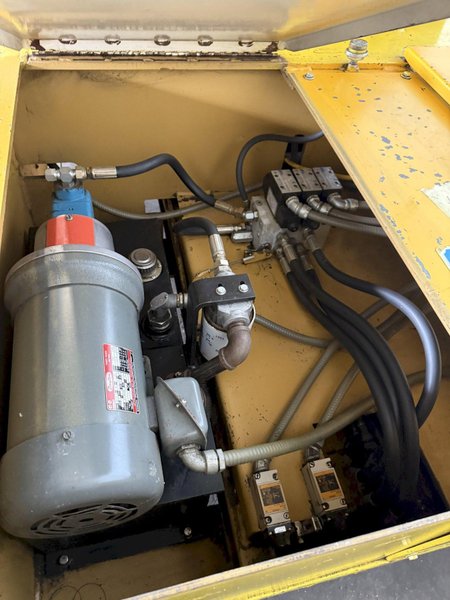 BRUDI HYDRAULIC PALLET CHANGER / LOAD TRANSFER STATION. STOCK # 0445925.