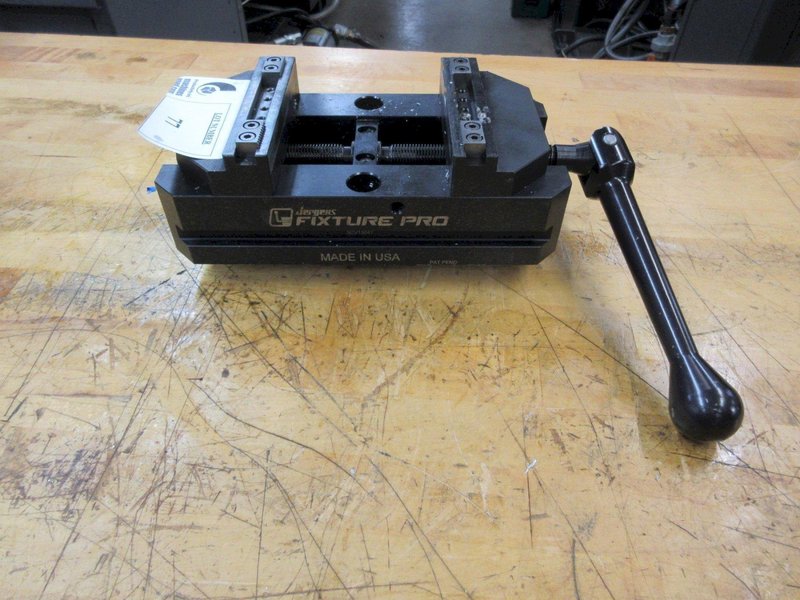 Jergens Fixture Pro 5&quot; Centering Work Vise with Handle- Auction Item