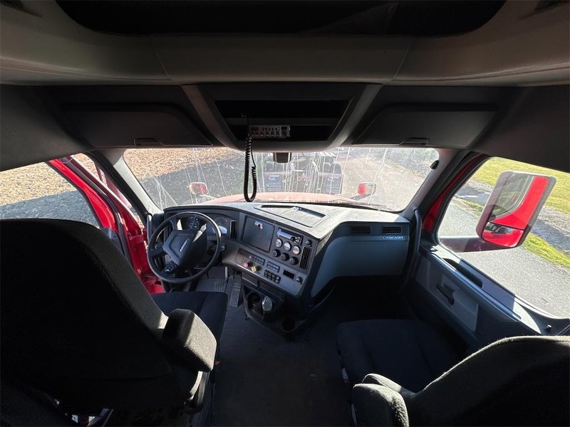 2020 Freightliner Cascadia 1FUJHHDV9LLLC1673