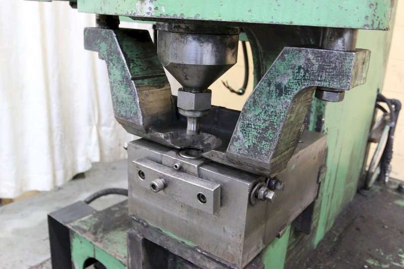125 TON HILL ACME NO #7 HYDRAULIC PUNCH: STOCK #69485