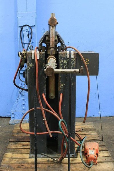 30 KVA TAYLOR-WINFIELD ROCKER TYPE SPOT WELDER  MODEL AR 33-24