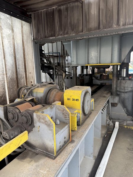 2000 TON HEAVY DUTY 4-POST HYDRAULIC PRESS, USED FOR STRAIGHTENING PIPE &amp; BAR: YOBRO #25137