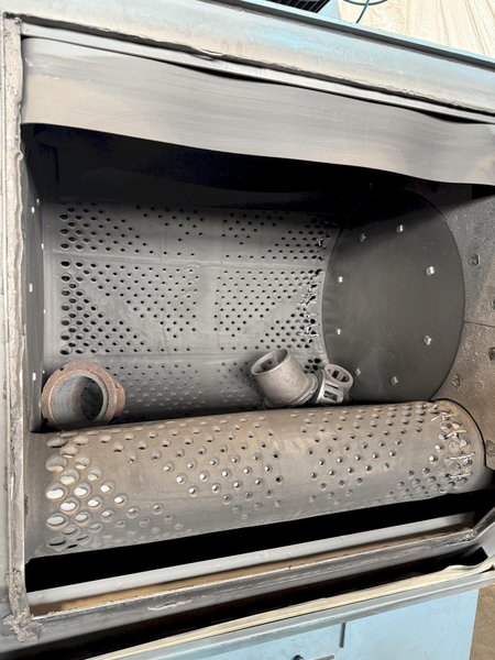 5 CUBIC FOOT TD326 RUBBER BELT TUMBLE BLAST SYSTEM W/ ELEVATOR RECLAIM SYSTEM &amp; DUST COLLECTOR. STOCK # 0670425.