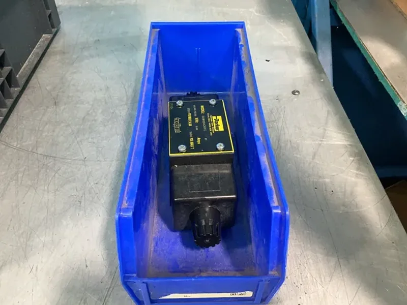 PARKER HYDRAULIC VALVE   -  D3W004CNYC