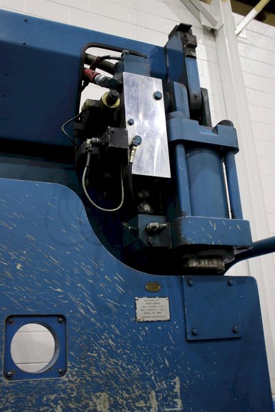 135 TON X 8' CINCINNATI MDL 135FMII HYDRAULIC PRESS BRAKE: STOCK #75067
