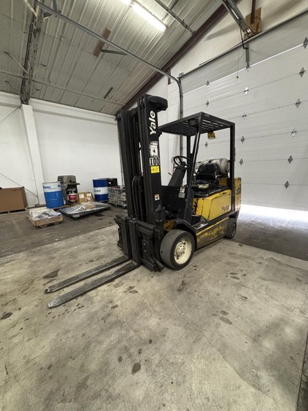 Yale GC060TFNVAE084 6,000 lb Capacity LPG Sit-Down Forklift- Auction Item