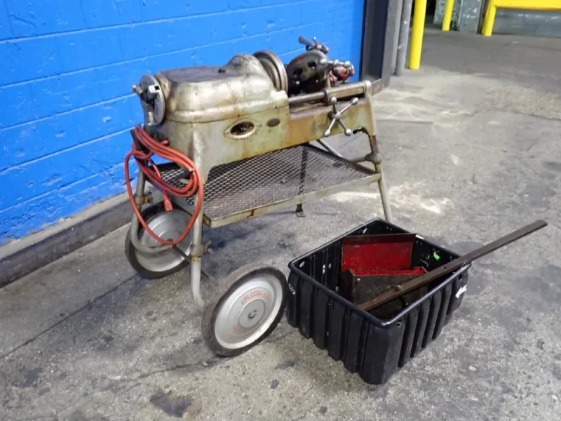RIDGID 10" X 7" PIPE THEADER WITH TOOLING  -  535