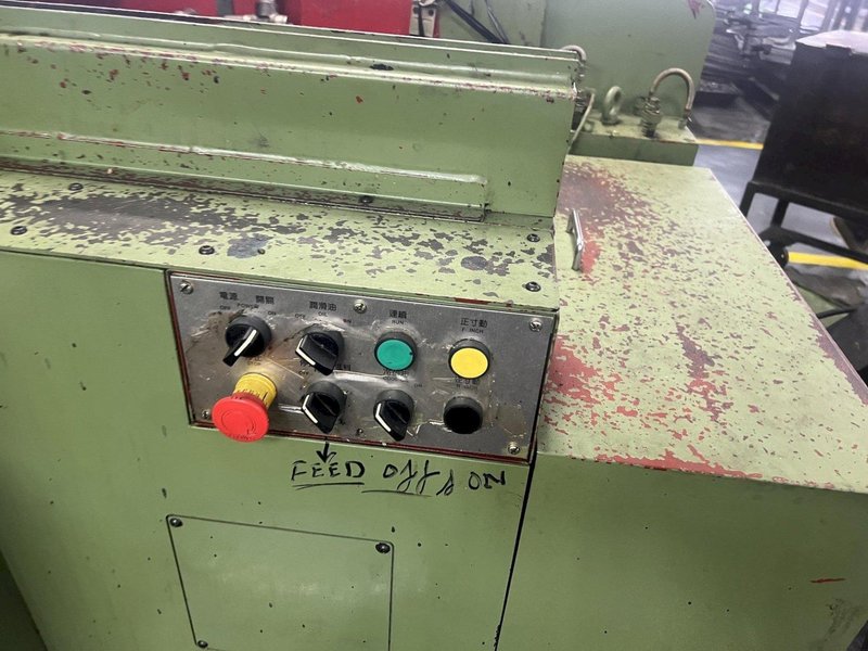 Dah-Lian Model NF 17B-6S Six Die Nut Forming Machine