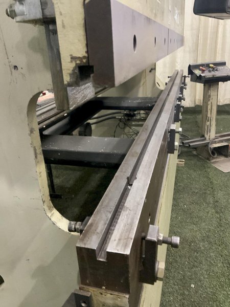 60 TON X 8' ACCURPRESS HYDRAULIC PRESS BRAKE: STOCK #80973