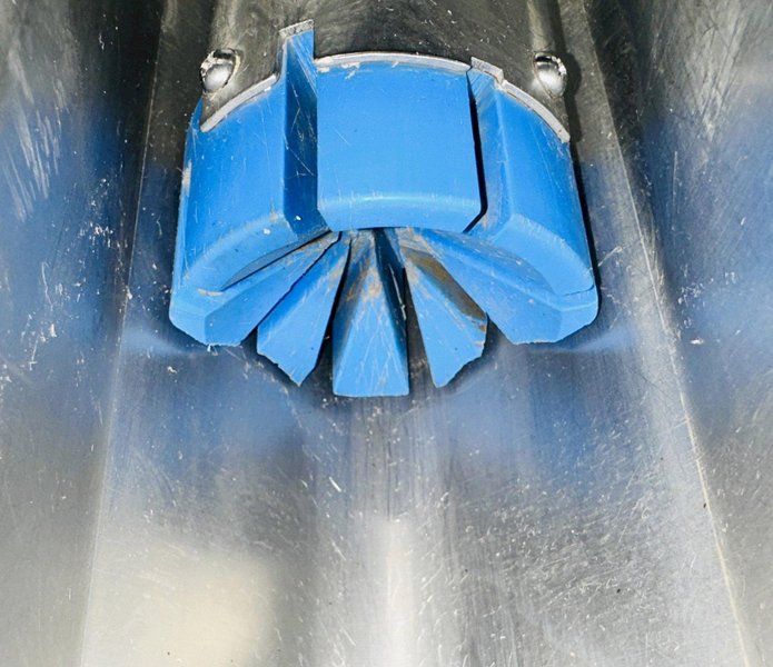 TS Designs Inc.  |  Pneumatic Dual Air Wedger For Various Vegetables