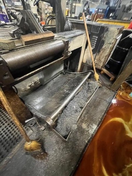 18" X 22" MARVEL 81 VERTICAL BAND SAW STOCK# 3907