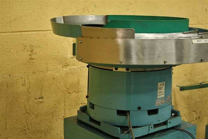 17' (44CM) YACHIO KOHKEN VIBRATORY BOWL FEEDER: STOCK #53800