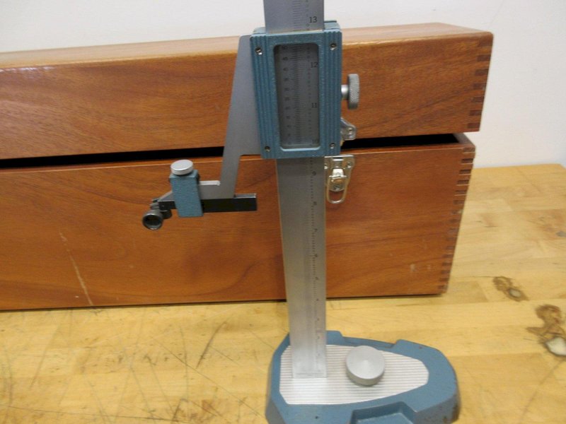 Brown &amp; Sharpe Model 586 26" Vernier Height Guage with Wood Case- Auction Item