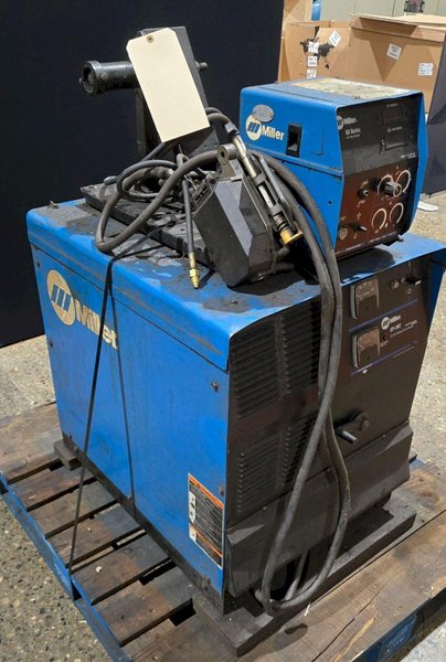 MILLER CP-302 MIG WELDER WITH 60 SERIES 24V WIRE FEEDER USED