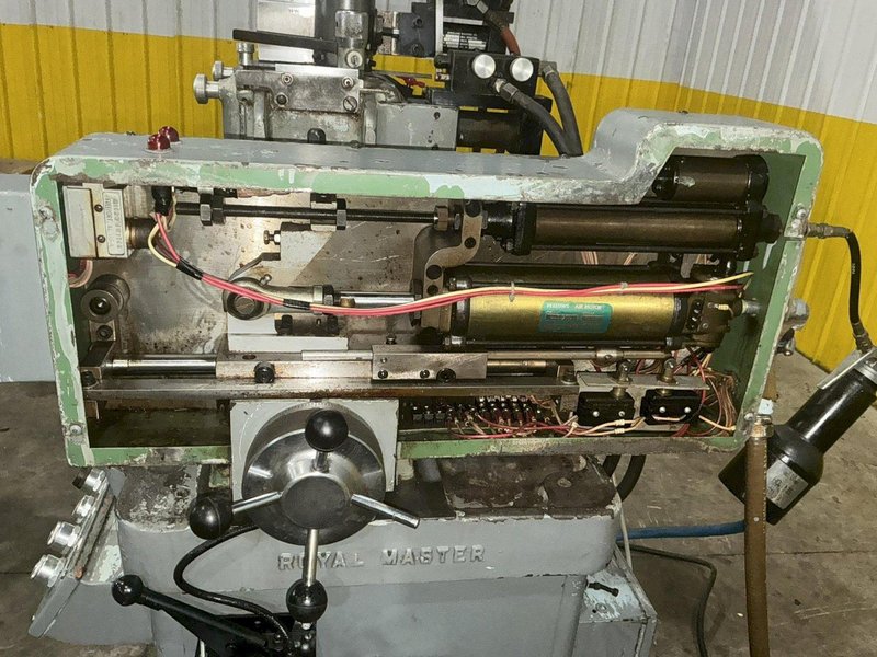 1.5" ROYAL MASTER MODEL #TG-12 PRECISE O MATIC CENTERLESS GRINDER: YOBRO #25278