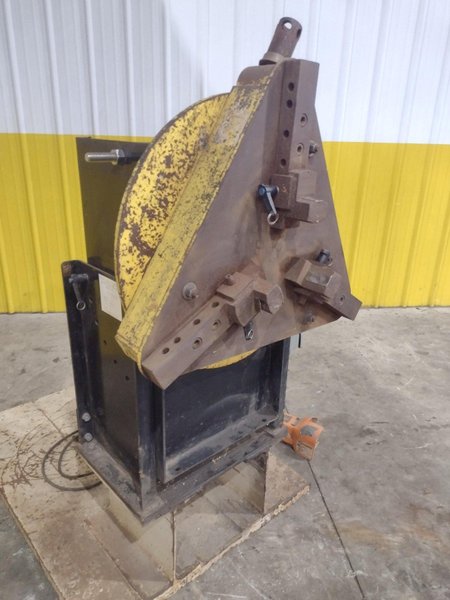 1,250 LB STINGER MODEL #P-1250 PIPE WELDING POSITIONER WITH 30" GRIPPER CHUCK : YOBRO #25215