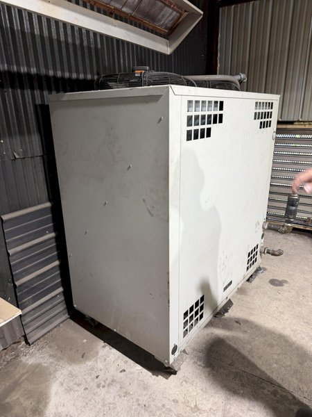 10 HP FLUID CHILLERPT1000-CBP-FF-YSTR CHILLER UNIT(NEW IN 2021). STOCK # 0549126