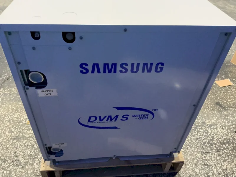SAMSUNG 54 500/ 61 000 BTU/HR AIR CONDITIONER  -  AM055KXWDCH
