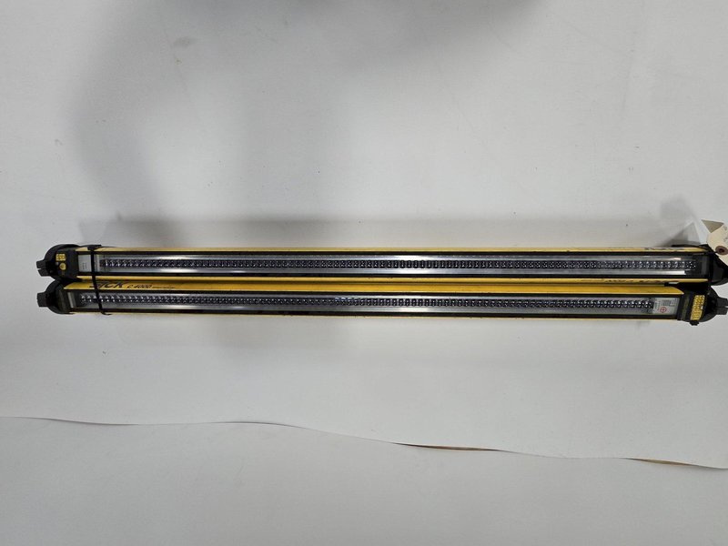 SICK XC40E-0903A0A0CAB0/XC40S-0903A0A0CAB0 LIGHT CURTAIN SET USED