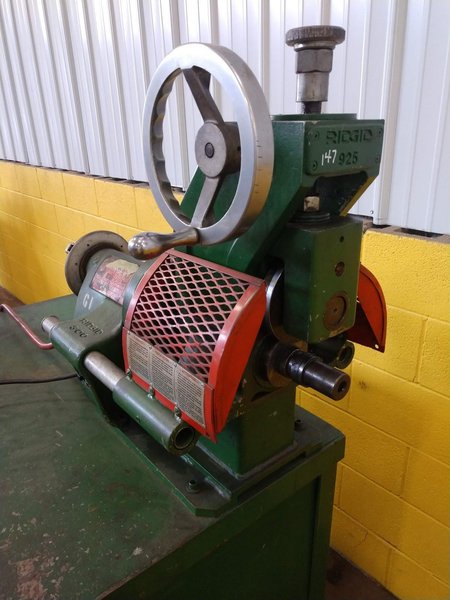 RIDGID 300 &amp; 925 PORTABLE PIPE GROOVER WITH TOOL BOX BENCH: STOCK #13035