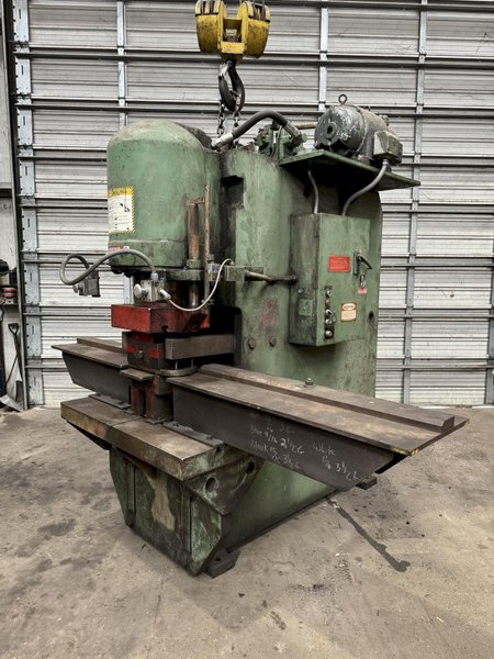 200 TON PACIFIC MODEL #200PF PRESSFORMER HYDRAULIC PRESS: STOCK #19202