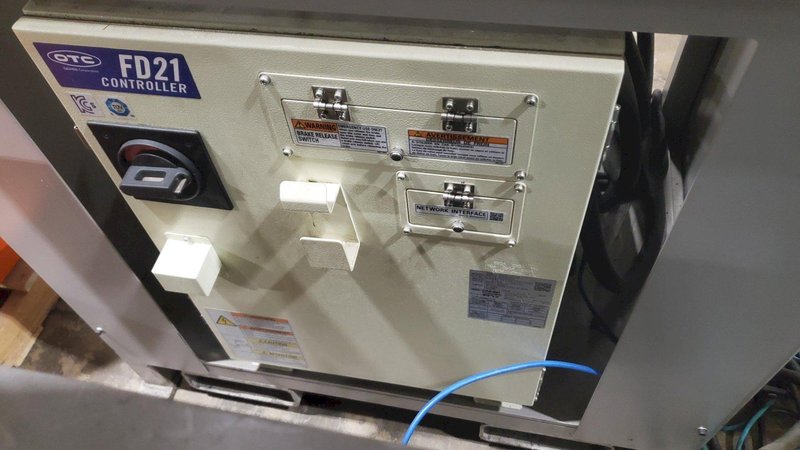 (2)OTC FD-V80 robots