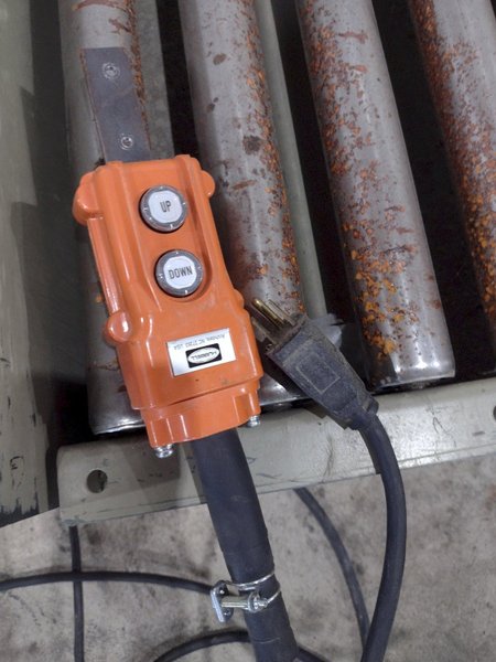 3800 LBS X 60" X 42" SOUTHWORTH MODEL #LS4-36 HYDRAULIC SCISSOR LIFT TABLE WITH ROLLER TOP, 110 VOLT: STOCK #20880