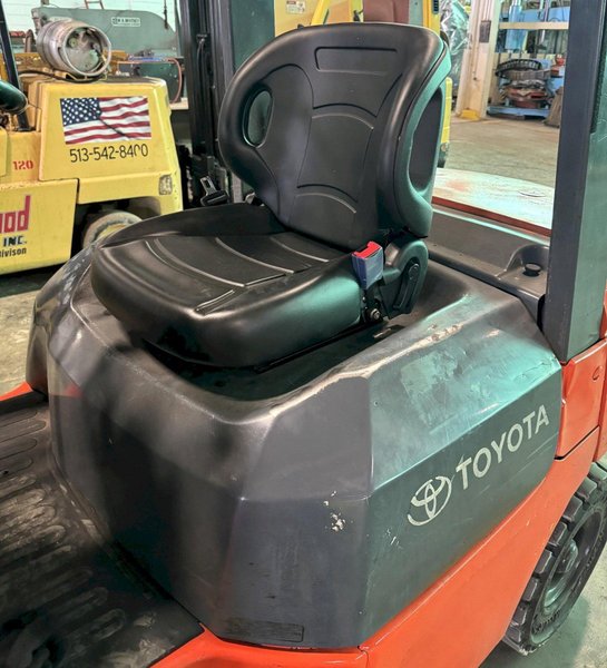 5000 Lb. Toyota Lift Truck, Pneumatic Tire, Triple Stage Mast, LP Gas, Side Shift