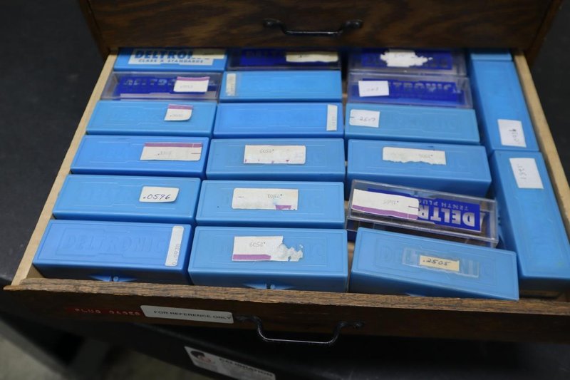 Plug and Go-No-Go Thread Guages in 4 Drawer Wood Cabinet- Auction Item