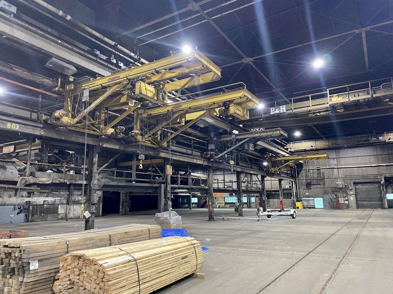 3 TON X 15' SHEPARD-NILES WALL MOUNTED POWERED GANTRY CRANE: STOCK 18473