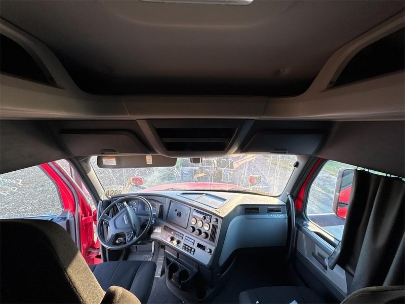 2020 Freightliner Cascadia LC1672