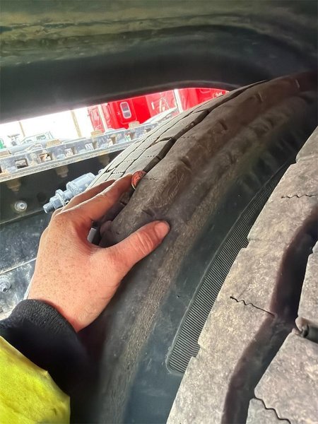 2020 Freightliner Cascadia 1FUJHHDV5LLLC1671