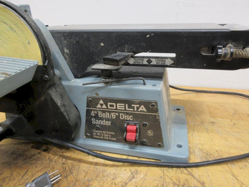 Delta 4" Belt, 6" Disc Bench Top Sander, with Tilting Work Surfaces and 2.25" Dust Outlet- Auction Item