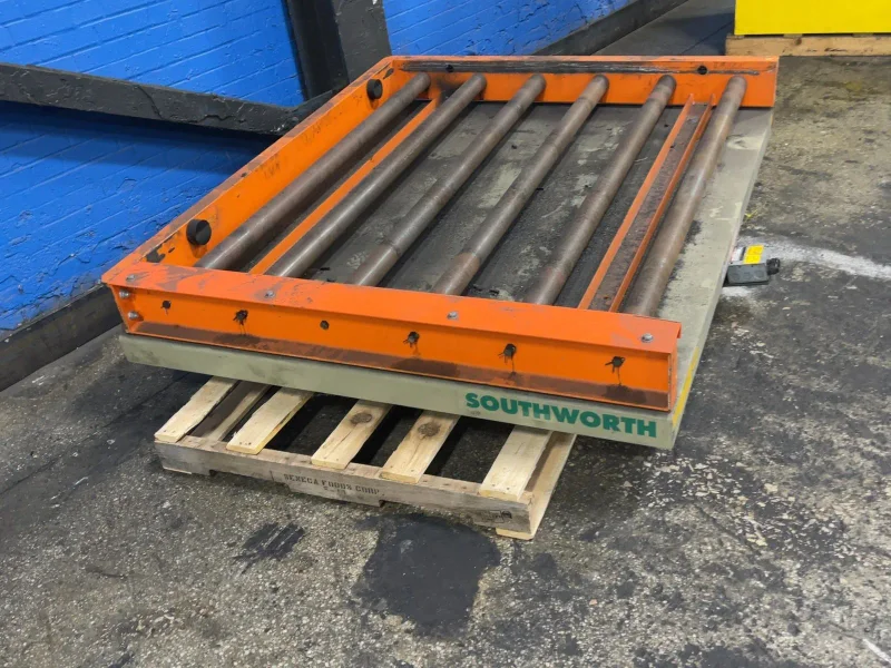 SOUTHWORTH 2000 LBS POWERED ROLLER CONVEYOR LIFT TABLE