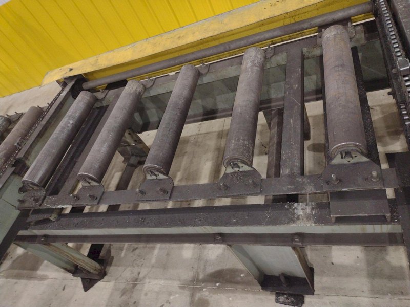 30&#039; LONG POWERED ROLLER CONVEYOR W/ BEAM TRANSFER ARMS: STOCK #20756