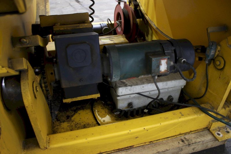 4000 LBS AIR TECHNICAL INDUSTRIES PACMAN TYPE UPENDER: STOCK #76417