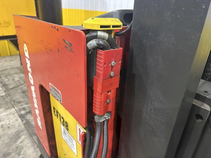 3,500 LB RAYMOND MODEL #EASI DEEP REACH ELECTRIC FORK LIFT TRUCK: STOCK 22098