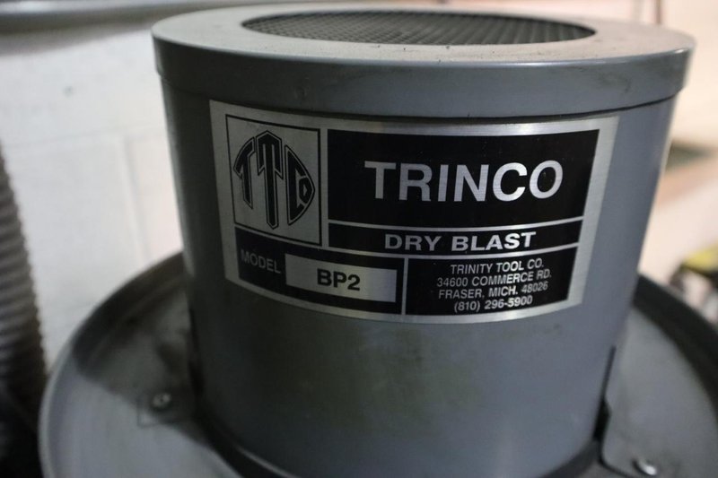 Trinco 36/BP Sand Blast Cabinet with Reclaim Unit, Gun, Gloves, - Auction Item