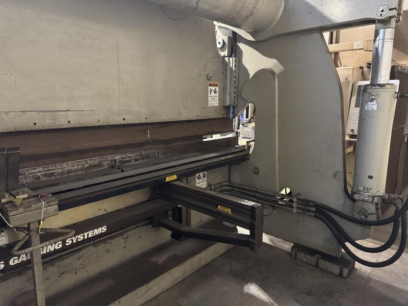 320 ton X 16′ Accurpress 732016 CNC Press Brake, 2006 – 2 axis back gage,  manual crowning block
