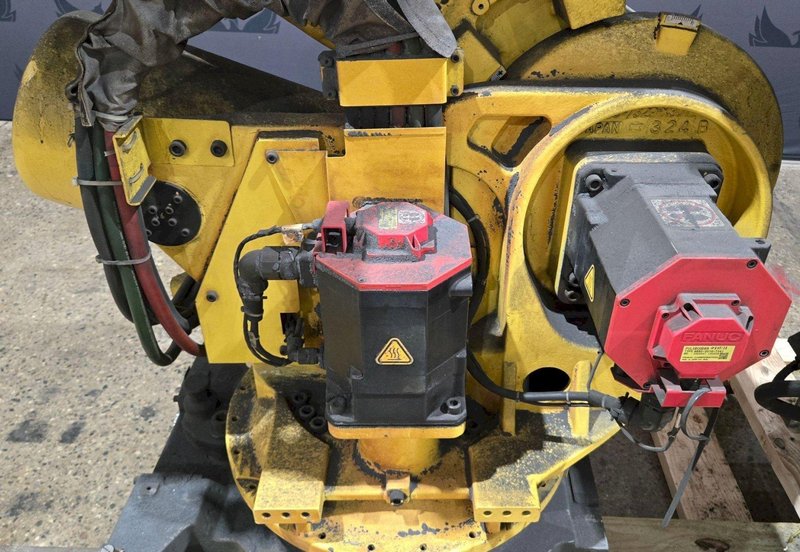 FANUC R-2000IB/210F + R30IB ROBOT ARM AND CONTROL CABINET USED