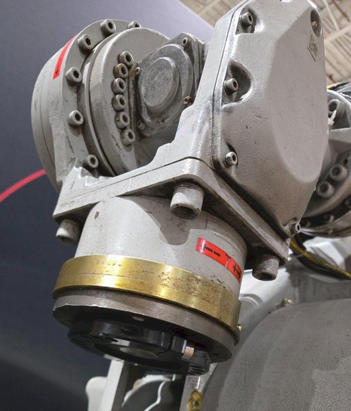 YASKAWA MOTOMAN UP130-RB00 INDUSTRIAL ROBOT ARM AND CONTROL CABINET USED