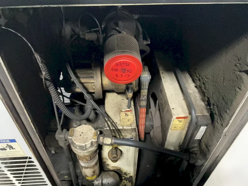 INGERSOLL RAND 25 HP ROTARY SCREW AIR COMPRESSOR   -  SSR-EP25SE