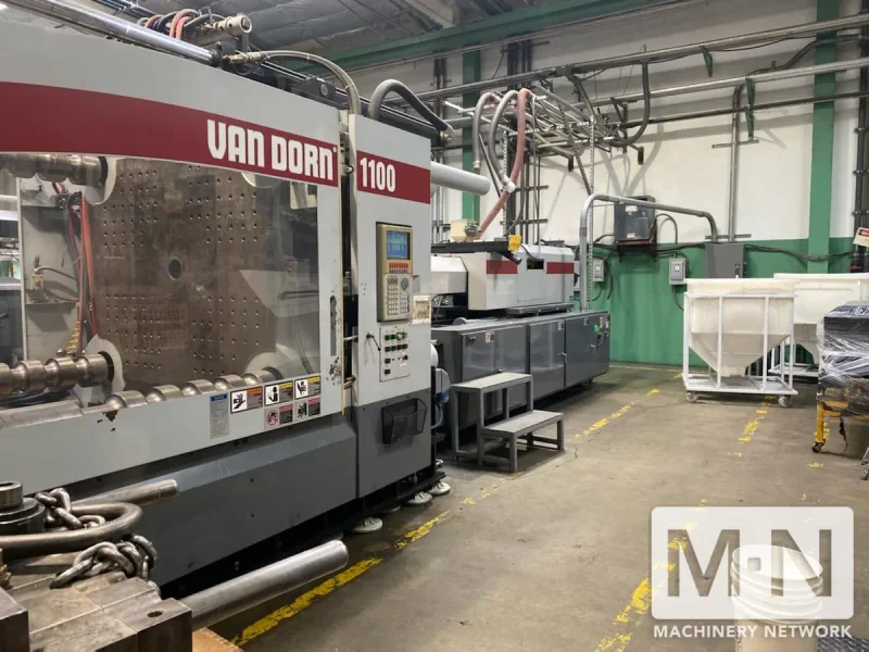 1100 TON 139 OZ VAN DORN MODEL 1100-6800 CALIBER INJECTION MOLDING MACHINE MFG 2001