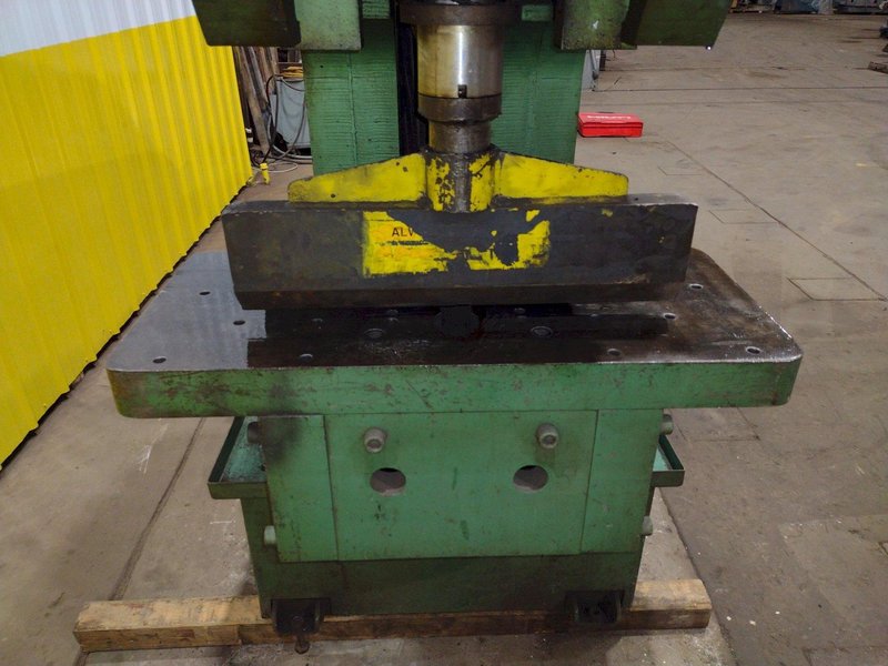 140 TON PIRANHA MODEL #PII HYDRAULIC IRONWORKER: STOCK 19838