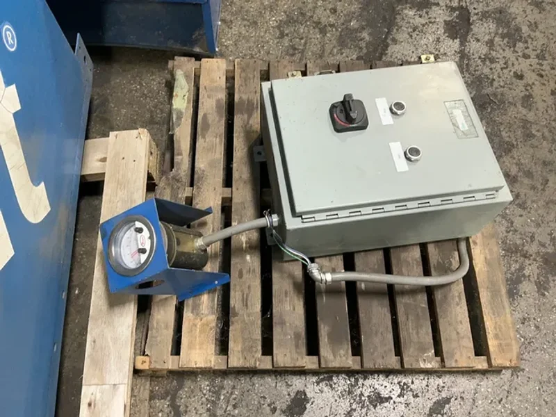 DONALDSON TORIT 7.5 HP &amp; 3 HP DUST COLLECTOR WITH AIR FILTRATION UNIT  -  DFT 2-8 / AT3000