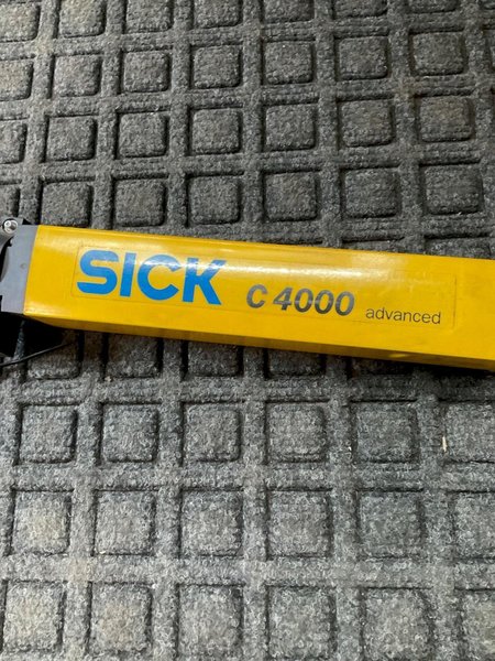 SICK C40E-1801DB010 SAFETY LIGHT CURTAIN EMITTER USED