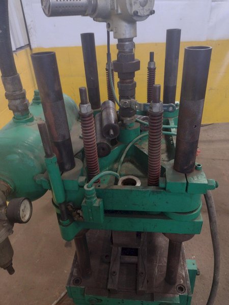 7 TON AIRAM  PNEUMATIC CUT OFF PRESS: STOCK #15486