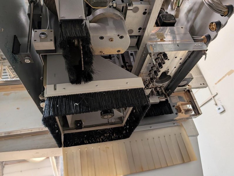 5’ x 12’ Holzher Uni-Master 7226Me CNC Router, 2006 – Tool Changer, 2 Becker Pumps